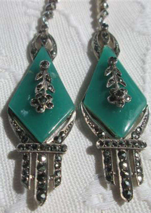 VINTAGE, SILVER AND DIAMANTE DROP EARRINGS FOR PIERCED EARS.