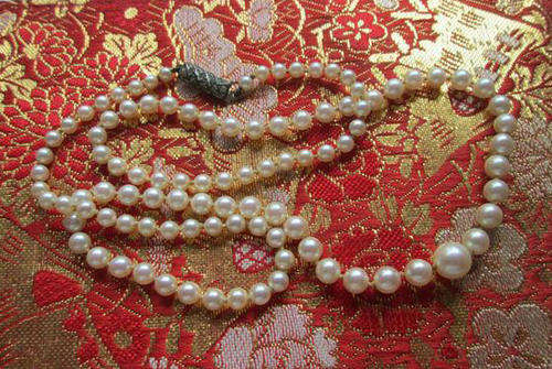 VINTAGE PEARL NECKLACE FROM FALCONERS IN HONG KONG