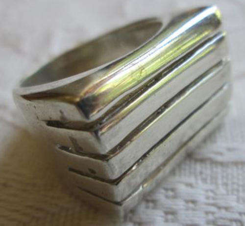 LARGE AND CHUNKY 925 SILVER RING FOR THE MAN IN YIUR LIFE !!!!