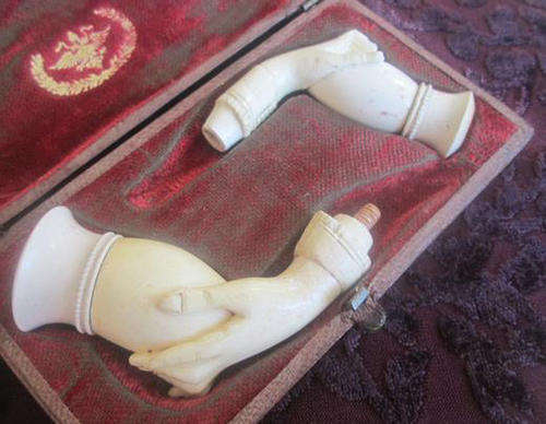 SET OF ANTIQUE, LADIES MEERCHAUM PIPE AND CHEROOT HOLDER IN ORIGINAL CASE.