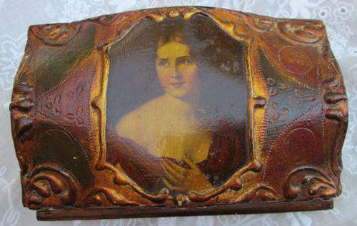 VINTAGE / ANTIQUE ? ORNATE WOODEN TRINKET / JEWELLERY BOX WITH PORTRAIT OF A BEAUTIFUL YOUNG WOMAN