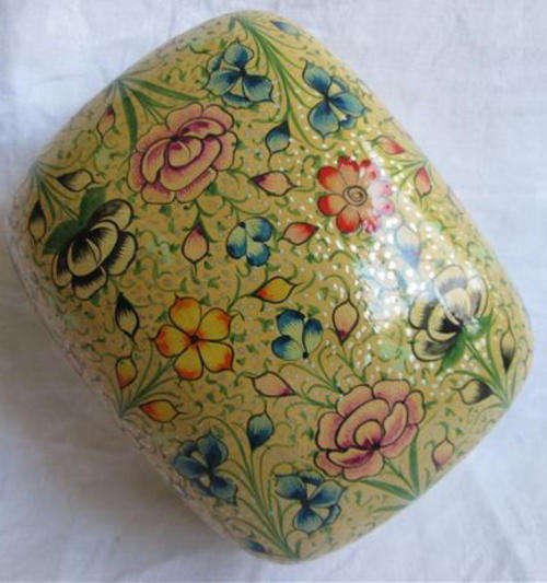 RECTANGULAR SHAPED WITH ROUNDED LID, HAND PAINTED VINTAGE INDIAN BLACK LACQUER TRINKET BOX