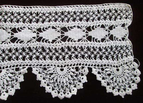 BEAUTIFUL HAND WORKED  ANTIQUE LACE PERFECT FOR FRAMING, EDGING A SHELF OR CRAFT WORK