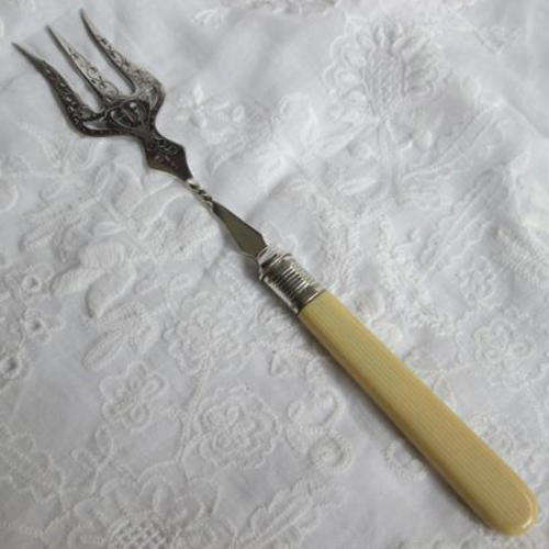 VINTAGE / ANTIQUE HALLMARKED, SILVER PLATED PASTRY / BREAD FORK WITH BONE HANDLE