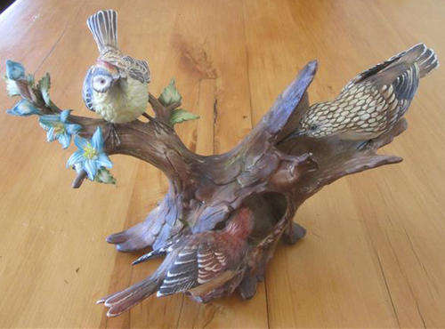 LIMITED EDITION   LARGE PORCELAIN CAPODIMONTE BIRD FIGURINE....3 BIRDS ON A TREE BRANCH WITH FLOWERS