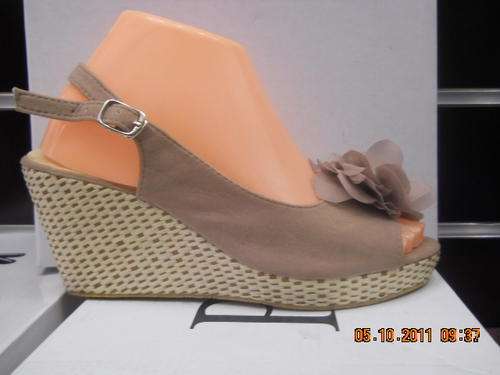 **NEW !! STYLISH LOW WEDGES** SIZES 3-7 ** ONLY FROM DOCTORNERO!!!