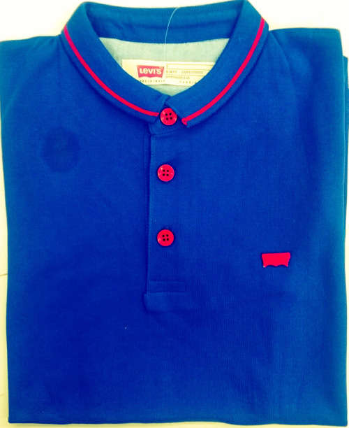 Levi's authentic Polo Golfer Size Medium Slim Fit!!!!!!Market value R499.99