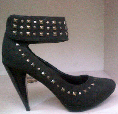 LADIES BLACK STUDDED STRAP SHOE