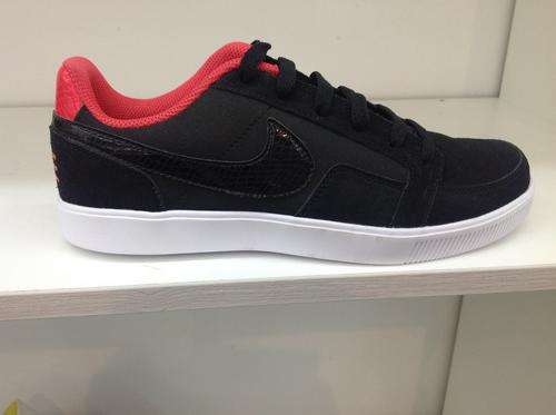 NIKE DYNASTY
