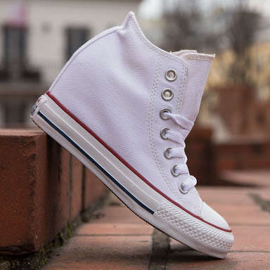 Ladies' Converse All Star Wedge Lux White Size 7 (SA 7)