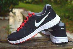 NIKE ORIGNAL REVOLUTION 2 FOR MEN SIZE UK 7 (SA 7)!!!MARKET VALUE R1699.99