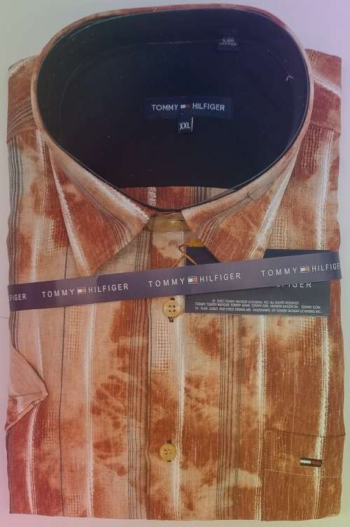 TOMMY HILFIGER ORIGNAL S/S CLASSIC FIT COTTON SHIRT SIZE MEDIUM !!!!!MARKET VALUE R999.99
