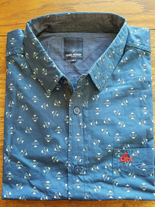 DANIEL HECHTER ORIGNAL 100% COTTON L/S SLIM FIT SHIRT SIZE EXTRA LARGE!!!!MARKET VALUE R999.99