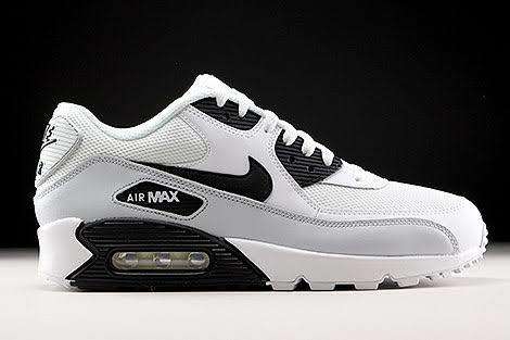 NIKE ORIGNAL AIR MAX 90 ESSENTIAL FOR MEN SIZE UK 7.5 (SA 7.5)!!!!!MARKET VALUE R1999.99