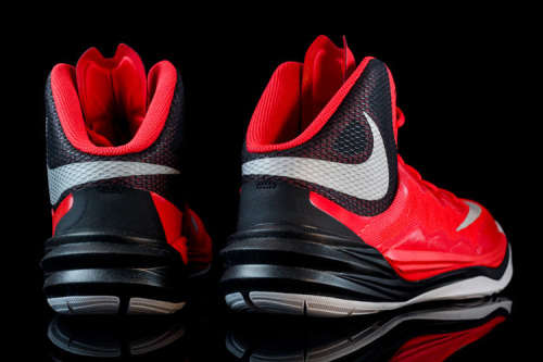 NIKE ORIGNAL PRIME HYPE FOR MEN SIZE UK 8 (SA 8)!!!!! MARKET VALUE R1999.99