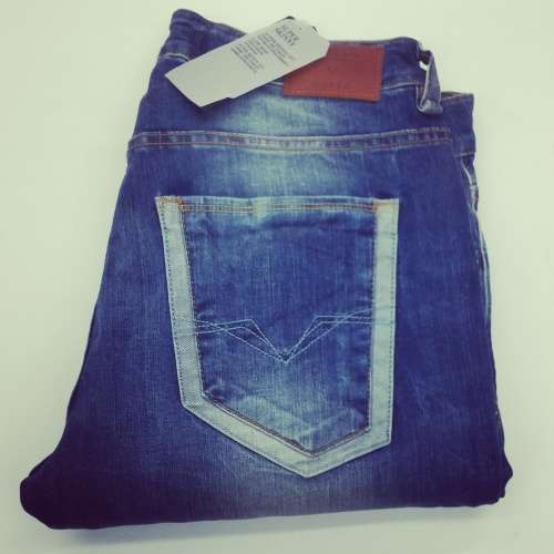 GUESS ORIGNAL MENS SUPER SKINNY W33 L34 !!!!!!MARKET VALUE R999.99