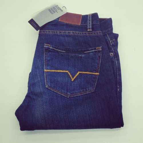GUESS ORIGNAL MENS ROCKER SLIM BOOTLEG W30 L32 !!!!!!MARKET VALUE R999.99