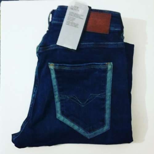 GUESS ORIGNAL MENS SUPER SKINNY W32 L32 !!!!!!MARKET VALUE R999.99