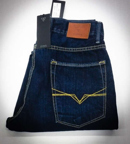GUESS ORIGNAL MENS SLIM TAPERED W30 L32 !!!!!!MARKET VALUE R999.99