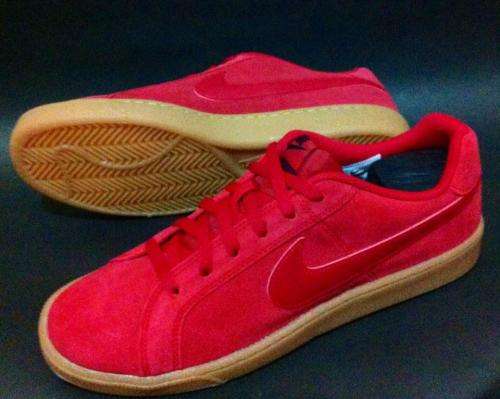 NIKE ORIGNAL COURT ROYALE SUEDE FOR MEN SIZE UK 9 (SA 9)!!!!!MARKET VALUE R1999.99