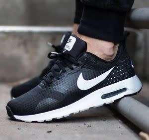 NIKE ORIGNAL AIR MAX TAVAS FOR MEN SIZE UK 9 (SA 9)!!!!!MARKET VALUE R1999.99