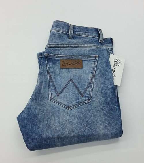 WRANGLER ORIGNAL LARSTON SLIM JEANS FOR MEN SIZE 38 !!!!!!MARKET VALUE R999.99