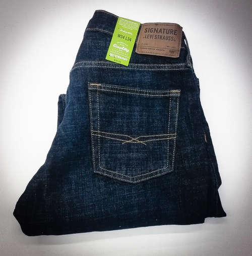 LEVI"S ORIGNAL SIGNATURE STRAIGHT JEANS FOR MEN SIZE W34 L30 !!!!!!MARKET VALUE R999.99