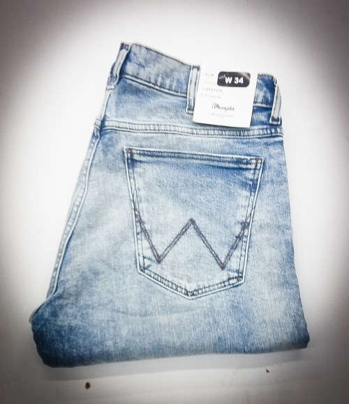 WRANGLER ORIGNAL LARSTON SLIM JEANS FOR MEN SIZE 40 !!!!!!MARKET VALUE R999.99