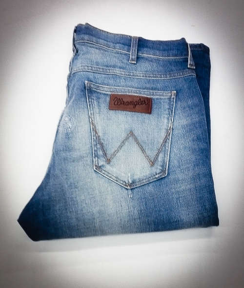 WRANGLER ORIGNAL LARSTON SLIM JEANS FOR MEN SIZE 32 !!!!!!MARKET VALUE R999.99
