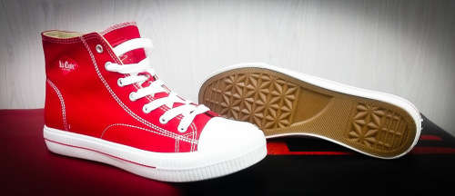 LEE COOPER ORIGINAL PHOENIX SNEAKER FOR MEN SIZE UK 9 (SA 9) !!!MARKET VALUE R699.99