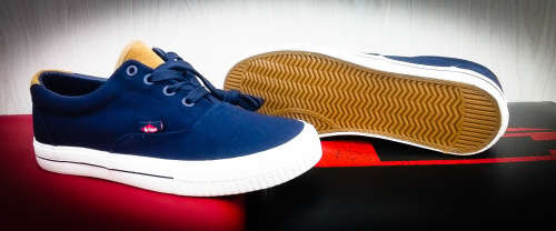 LEE COOPER ORIGINAL GARY SNEAKER FOR MEN SIZE UK 9 (SA 9) !!!MARKET VALUE R699.99
