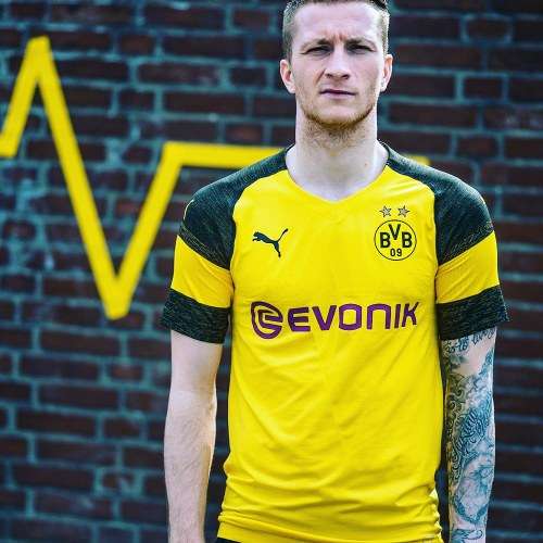 DORTMUND OFFICIAL HOME KIT SIZE LARGE !!!!!! MARKET VALUE R1299.99