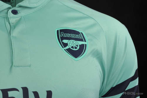 ARSENAL OFFICIAL AWAY KIT SIZE LARGE !!!!!! MARKET VALUE R999.99