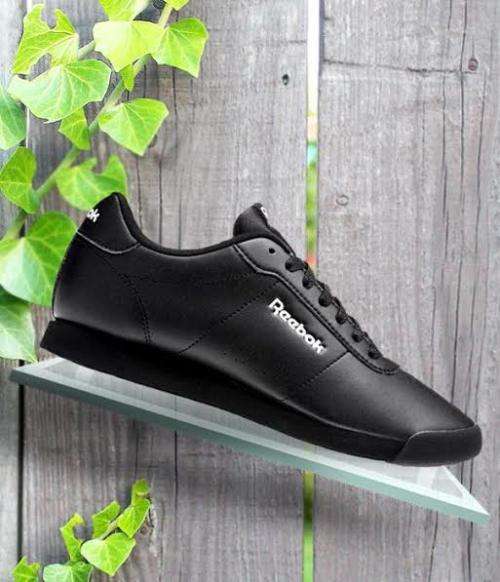 Reebok Original Charm For Women Size Uk 4 (Sa 4) !!!!!!  Value R1299.99