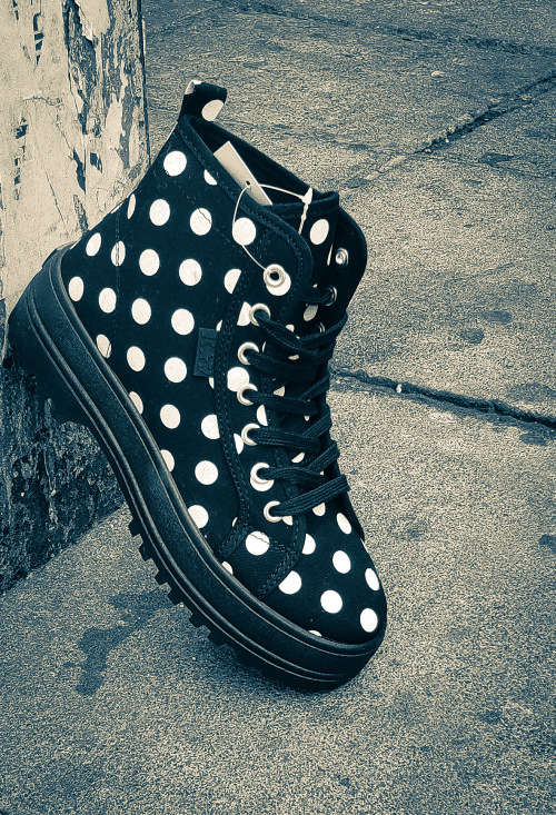 K7 Original McQueen For Women Size Uk 7 (Sa 7) !!!!!!  Value R699.99