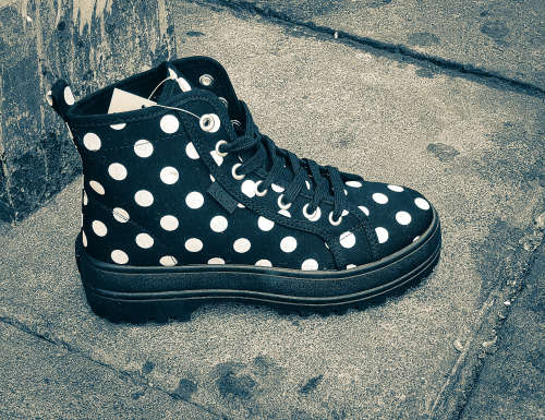 K7 Original McQueen For Women Size Uk 7 (Sa 7) !!!!!!  Value R699.99