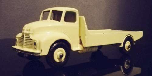 Dinky 533 Leyland comet repaint