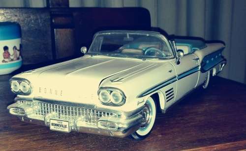 Pontiac bonnievale convertible diecast 1:18