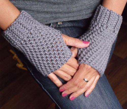 Fingerless gloves.
