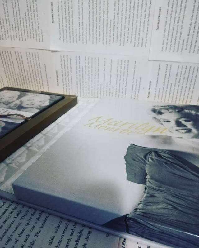 Marilyn Monroe 50th Anniversary Boxset Edition with Dvd