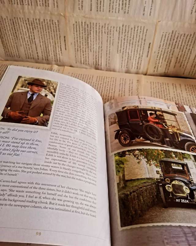 A Year in the Life of Downton Abbey: Seasonal Celebrations, Traditions, and Recipes by Jessica Fello