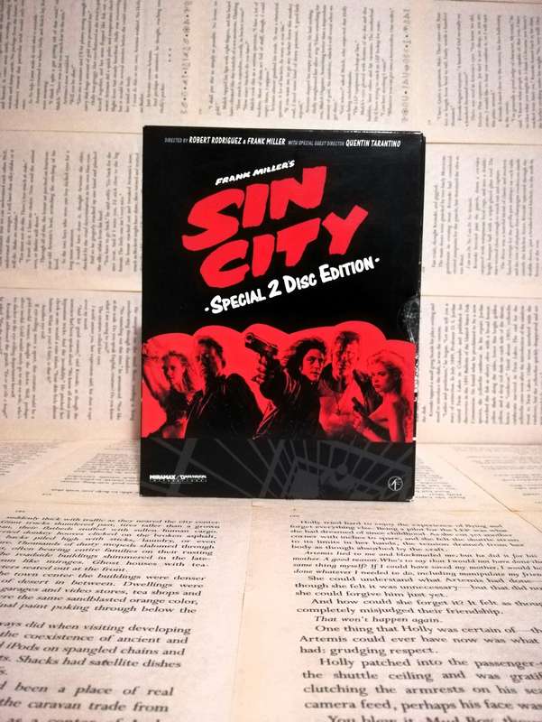 Sin City [Special 2 Disc Edition] [DVD]