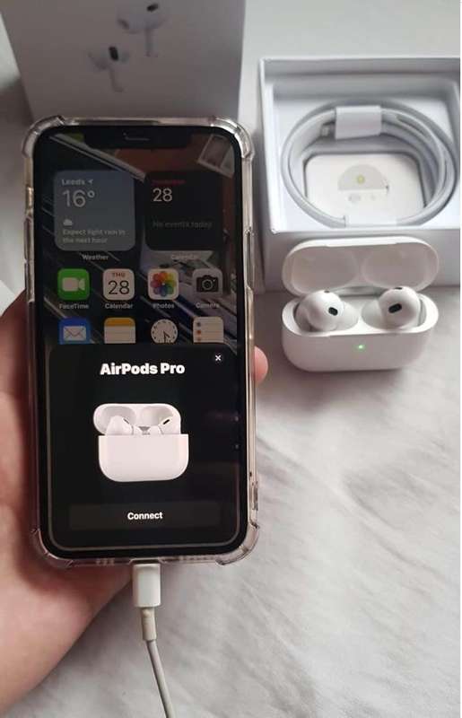 APPLE AIRPODS PRO 2ND GEN WITH MAGSAFE CHARGING CASE