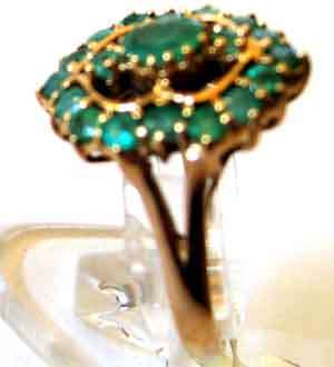 Beautiful- 9ct Gold and Genuine Emeralds Ring