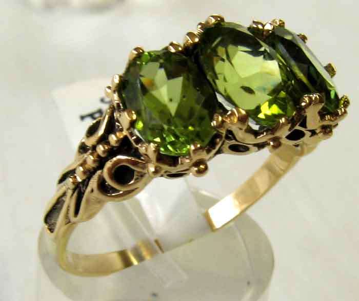 Beautiful 9 ct. Yellow Gold and Genuine Peridot Ring.