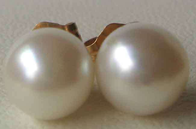 A Pair of 14K Solid Gold and  Cultured  Pearls   Earrings.