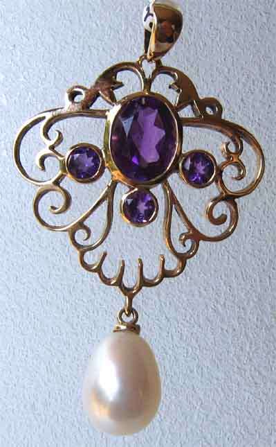 9ct Solid yellow Gold Pearl and Amethysts Pendant