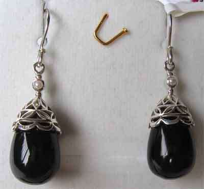 Beautiful Sterling Silver, Genuine Pearls and Black Onyx Earrings.