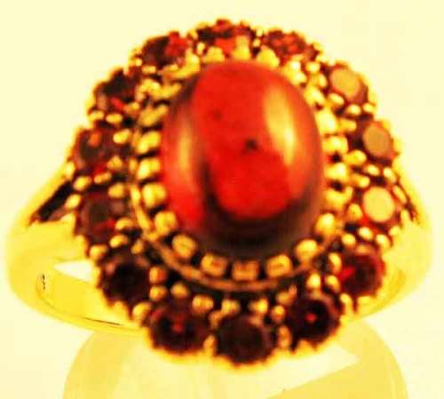 Beautiful 9ct Solid Yellow Gold and Genuine Garnets Ring
