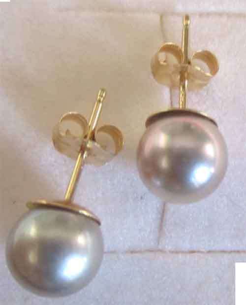 14 ct Solid Gold and Genuine Cultured Pearls Stud/  Earrings